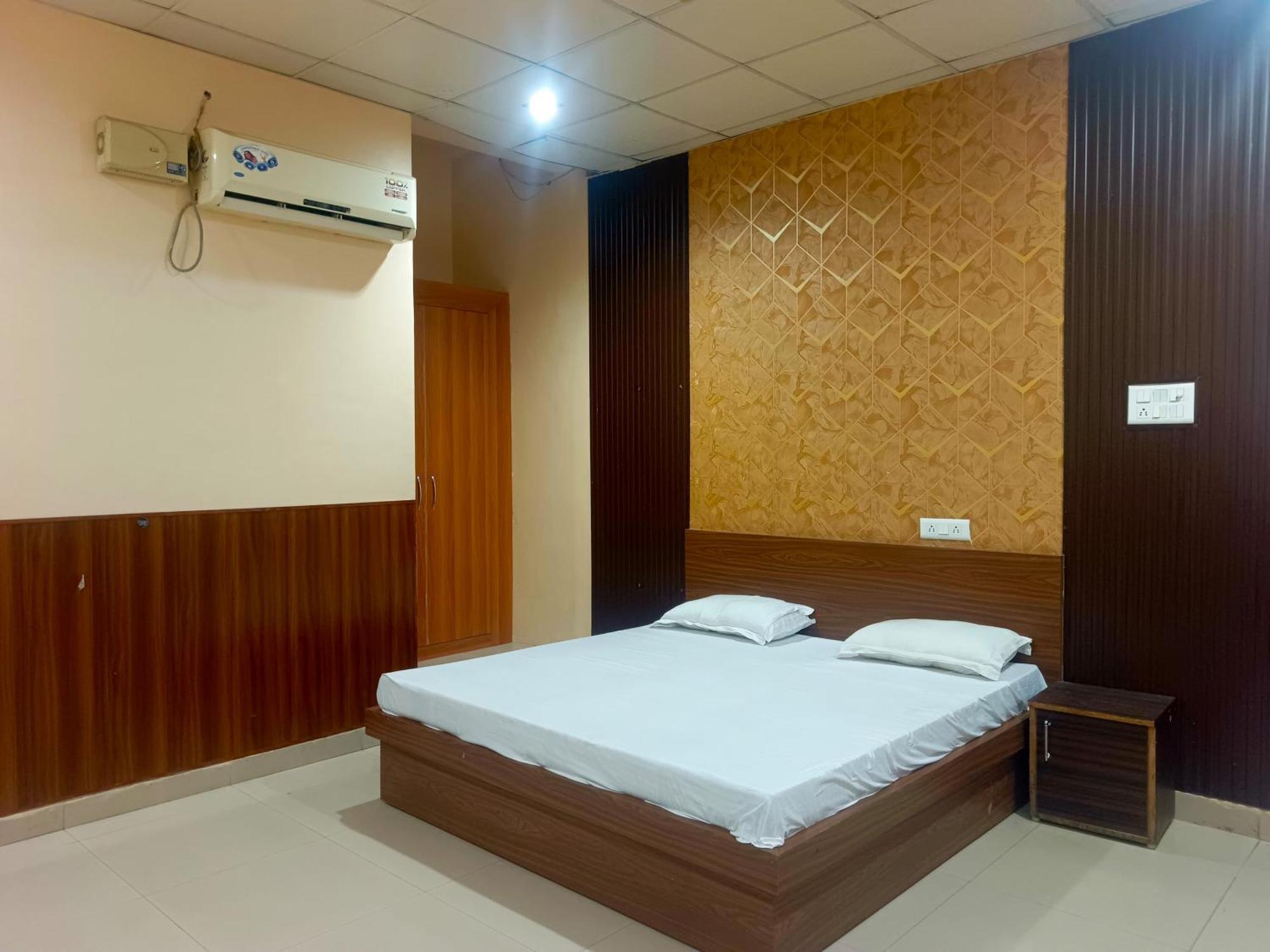 Rangoli Ac Rooms And Banquets Jhānsi Esterno foto